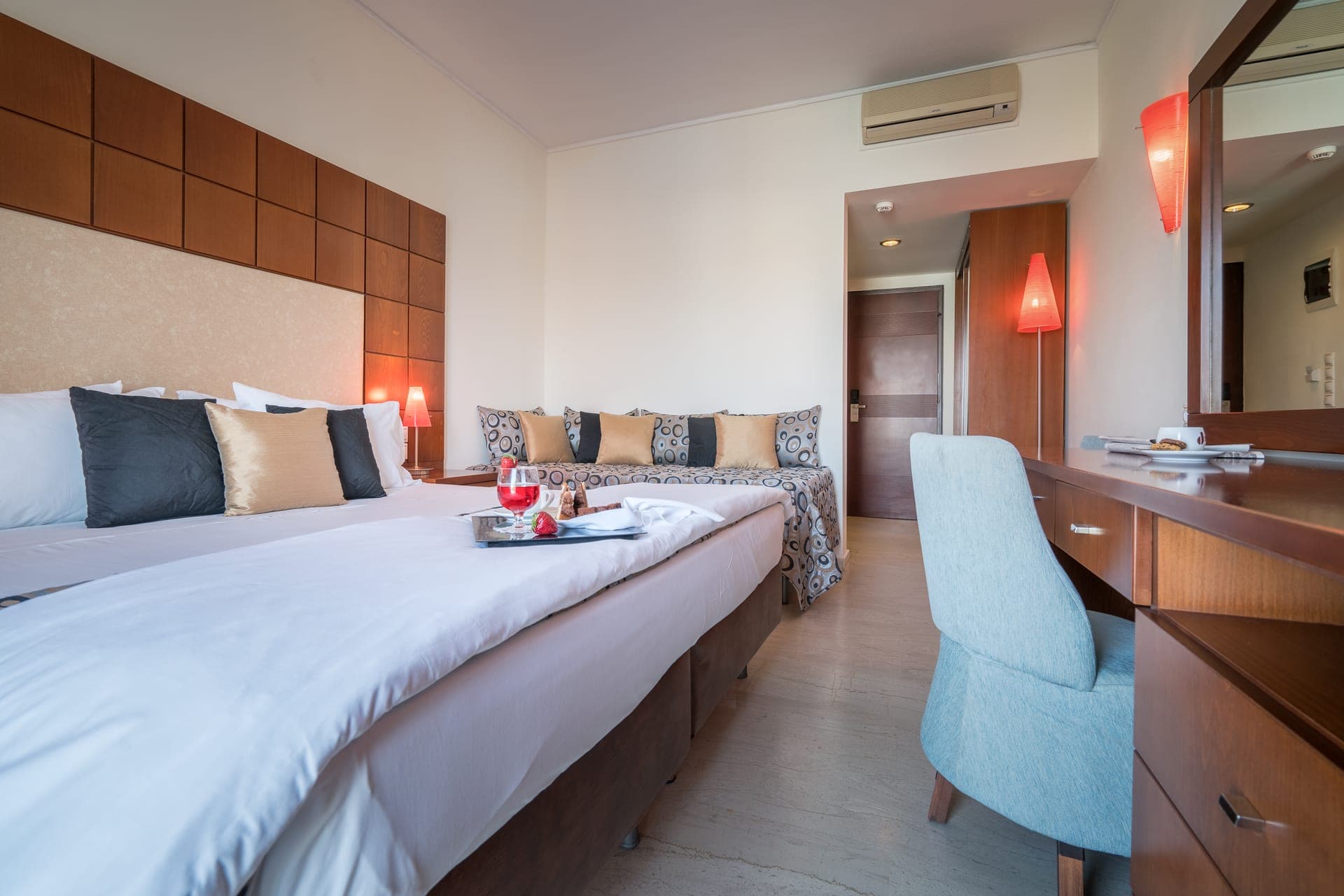 room-types-ZANTEPARK-DELUXE-0.jpg