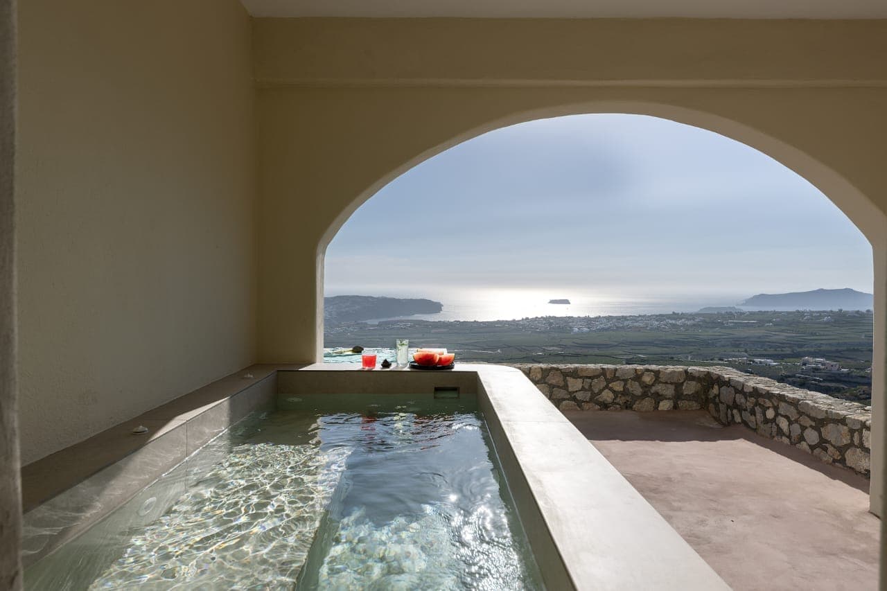 room-types-ZATRIKIONV-THIRA-0.jpg