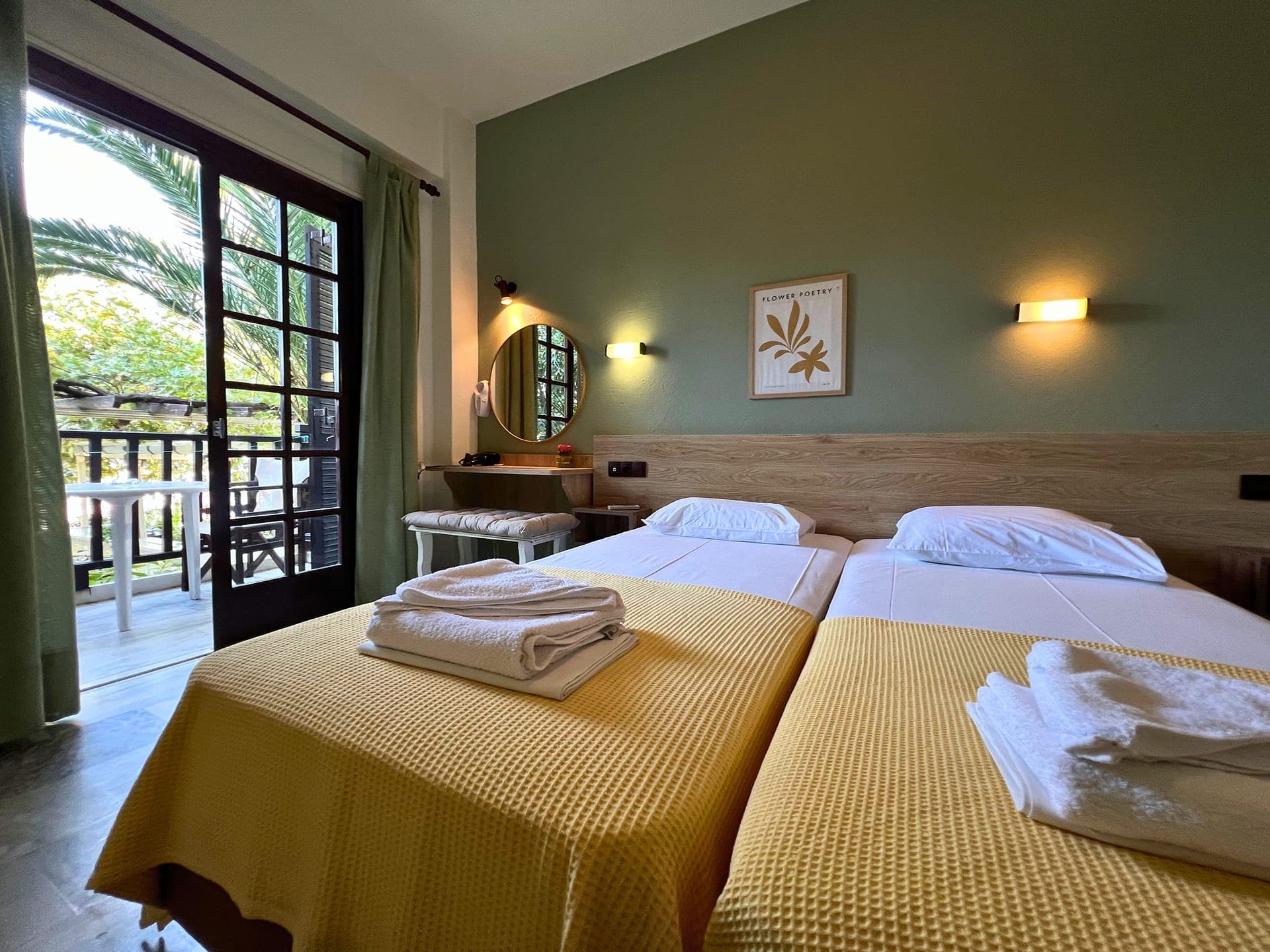 room-types-ZEFIROSHOT-TWINGV-0.jpg