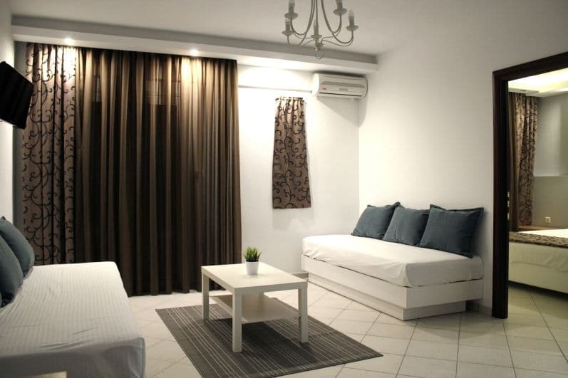 room-types-ZEUSHOTEL-FAM-0.jpg