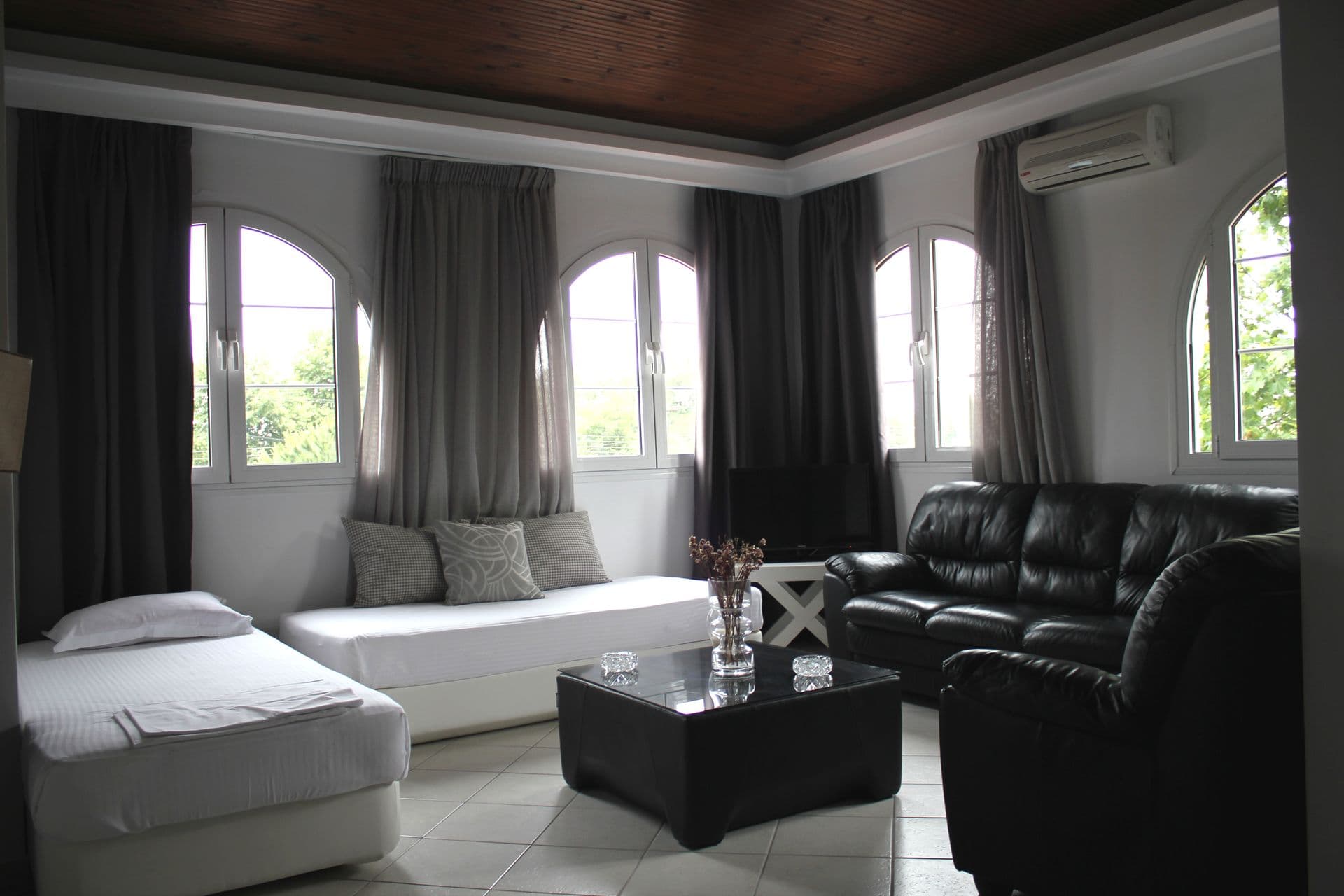 room-types-ZEUSHOTEL-SUPSUI-0.jpg