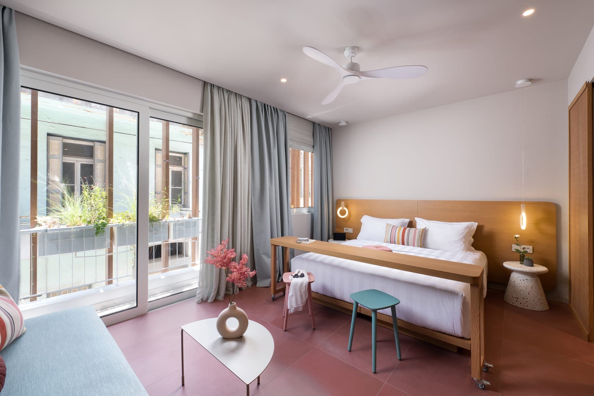 room-types-ZOEATHENS-DLX-0.jpg