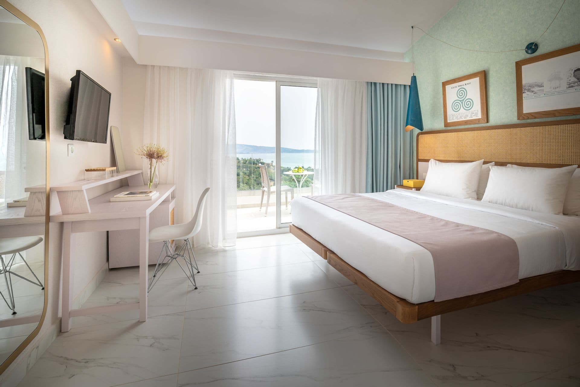 room-types-ZOEHOTEL-DELUXE-0.jpg