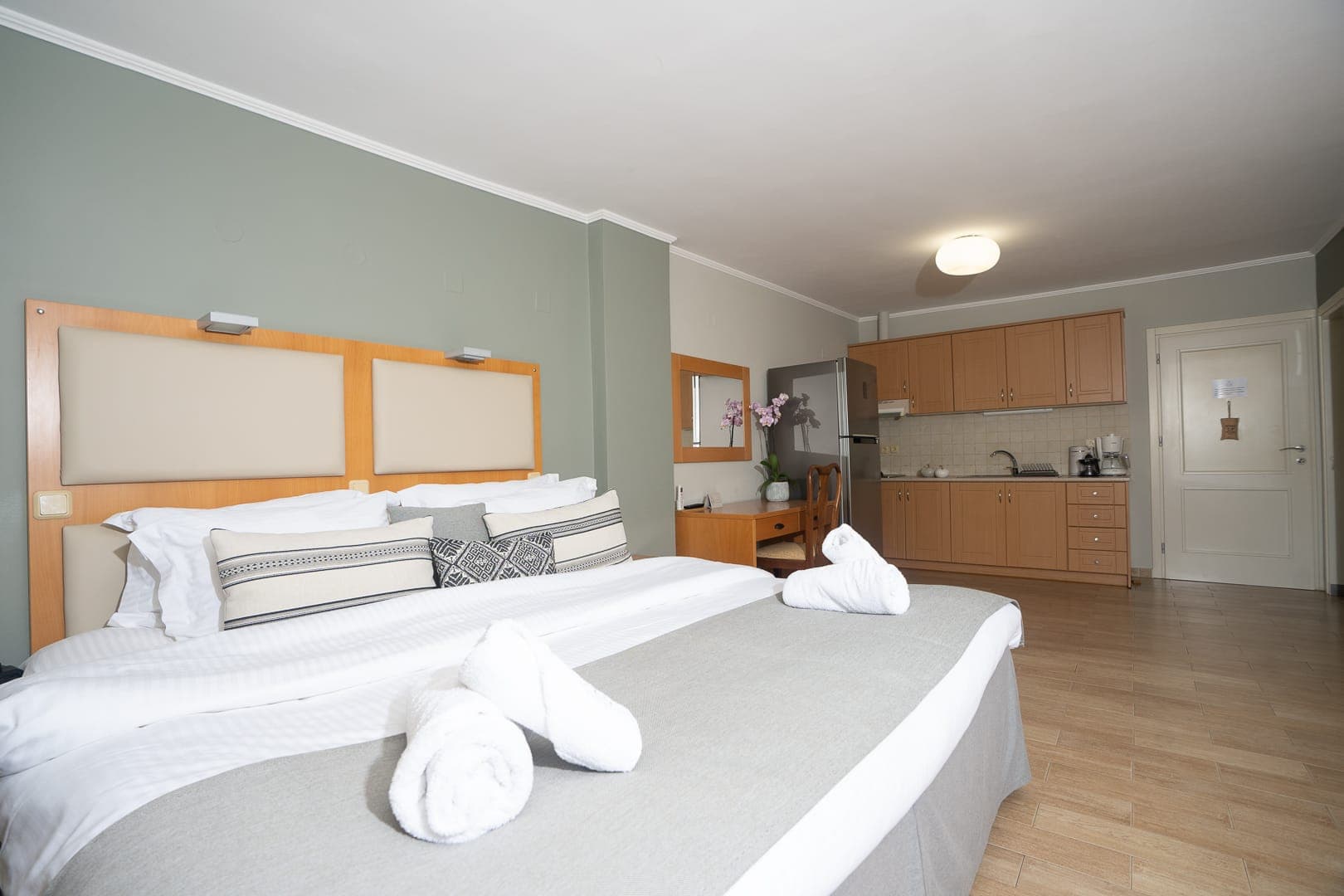 room-types-ZOERESORT-STUDIO-0.jpg