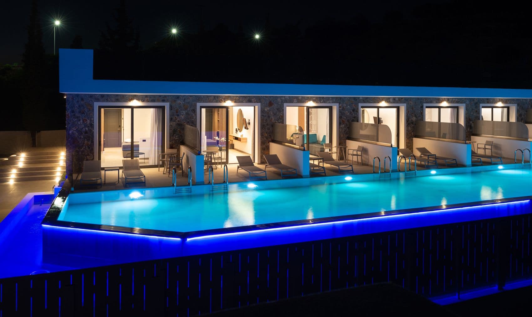 room-types-ZOESHOTEL-SUITE-0.jpg